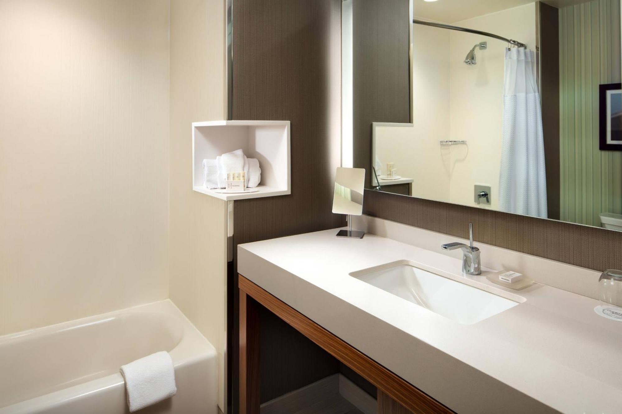 Courtyard By Marriott Erie Bayfront Hotel Luaran gambar