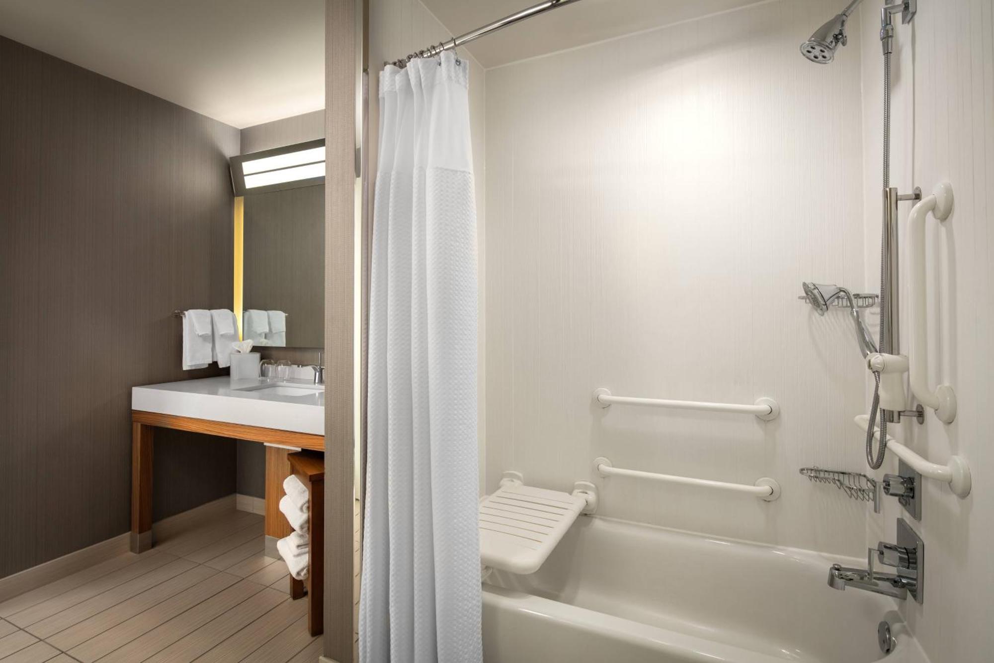 Courtyard By Marriott Erie Bayfront Hotel Luaran gambar
